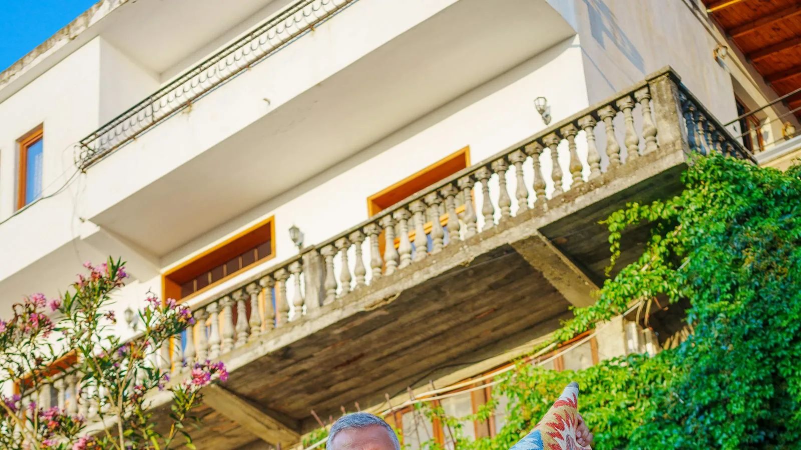 Arti popullor shqiptar — rrënjët tona