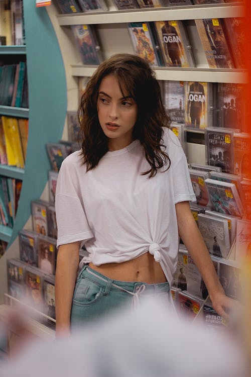 Si të vishesh elegante pa shpenzuar shumë